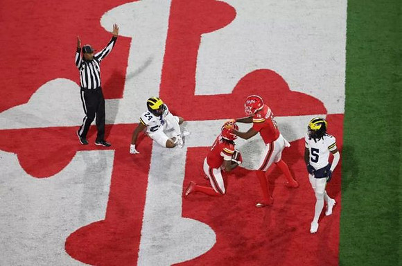 Tevis Metcalf (24) and Jacob Oden (5)