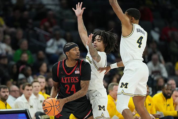 Elliot Cadeau (3) and Nimari Burnett (4)