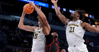 Aday Mara (15) and Morez Johnson Jr. (21)