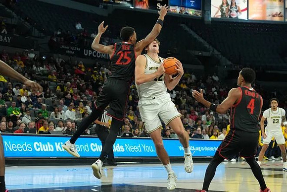Will Tschetter (42) and Yaxel Lendeborg (23)