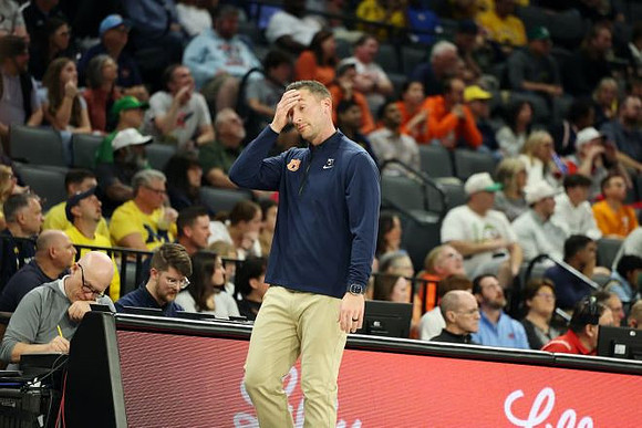 Auburn Head Coach Steven Pearl
