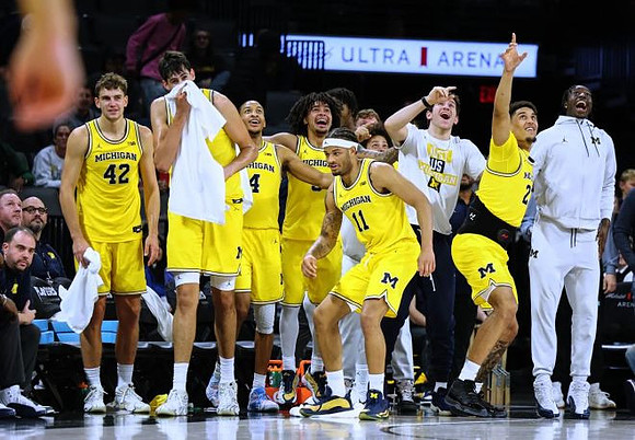 Roddy Gayle Jr. (11) and Michigan Team