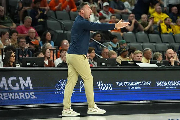 Auburn Head Coach Steven Pearl