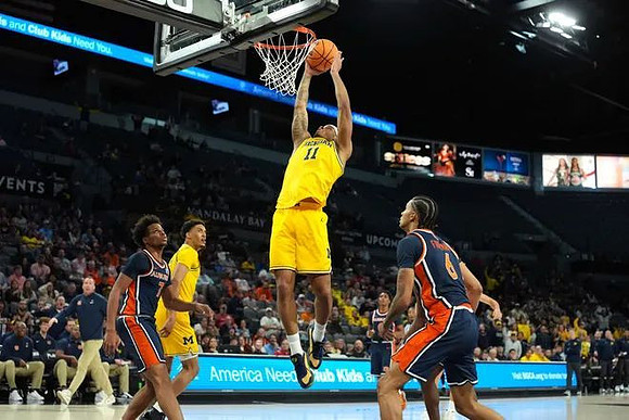 Yaxel Lendeborg (23) and Roddy Gayle Jr. (11)