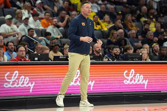 Auburn Head Coach Steven Pearl
