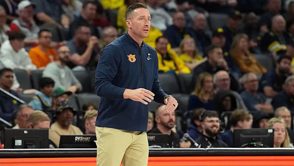 Auburn Head Coach Steven Pearl
