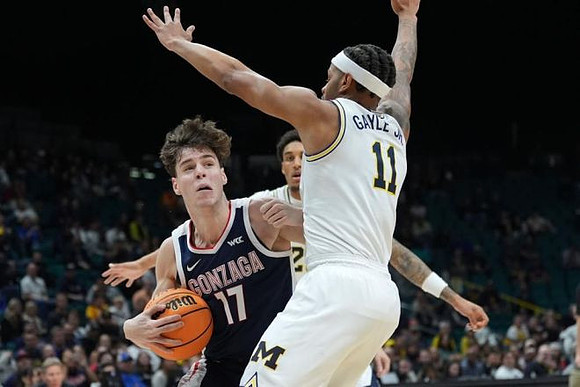 Roddy Gayle Jr. (11) and Yaxel Lendeborg (23)