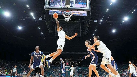 Roddy Gayle Jr. (11), Aday Mara (15), Yaxel Lendeborg (23), and Nimari Burnett (4)