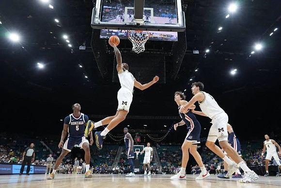 Roddy Gayle Jr. (11), Yaxel Lendeborg (23), Aday Mara (15), and Nimari Burnett (4)