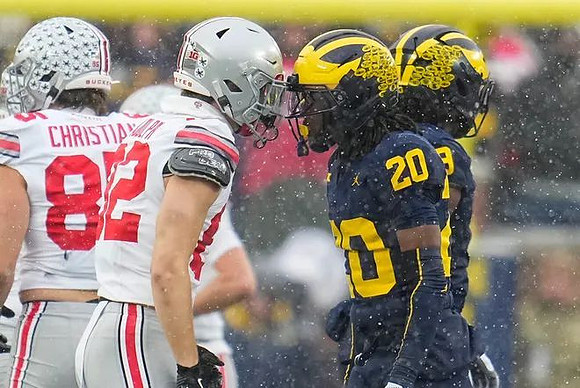 Jyaire Hill (20) and Cameron Brandt (9)