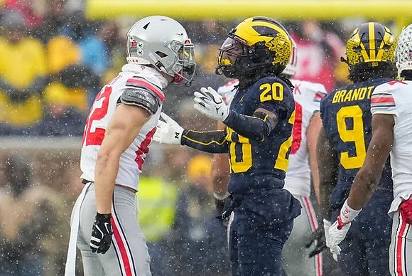 Jyaire Hill (20) and Cameron Brandt (9)