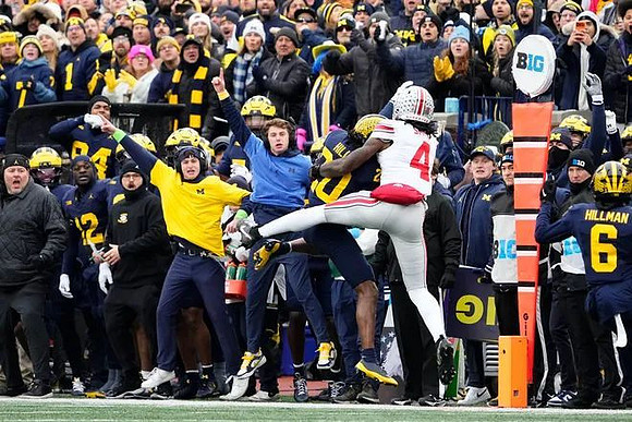 Jyaire Hill (20) and Brandyn Hillman (6)