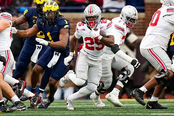 Derrick Moore (8) and Jaishawn Barham (1)