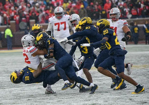 Troy Bowles (18), TJ Metcalf (7), Jaden Mangham (3), Ike Iwunnah (92), and Jyaire Hill (20)
