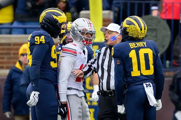 Nate Marshall (94) and Zeke Berry (10)