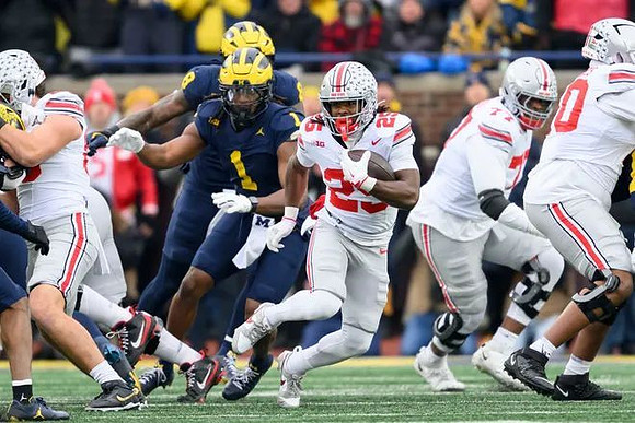 Derrick Moore (8) and Jaishawn Barham (1)