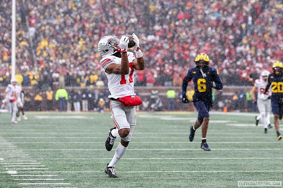 Brandyn Hillman (6) and Jyaire Hill (20)