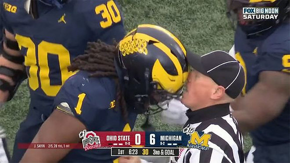 Jimmy Rolder (30) and Jaishawn Barham (1)