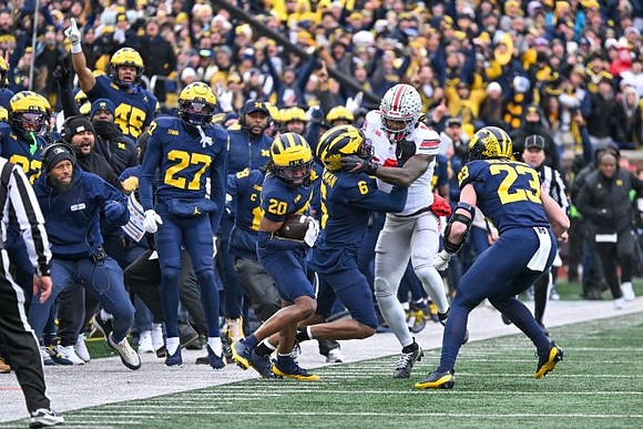Jyaire Hill (20), Brandyn Hillman (6), and Cole Sullivan (23)