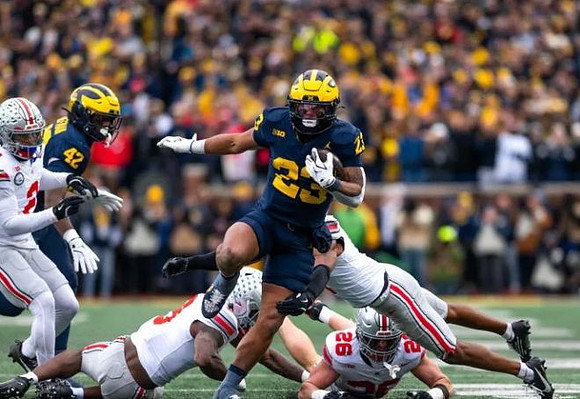 Jalen Hoffman (42) and Jordan Marshall (23)