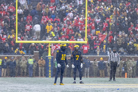 Zeke Berry (10) and TJ Metcalf (7)