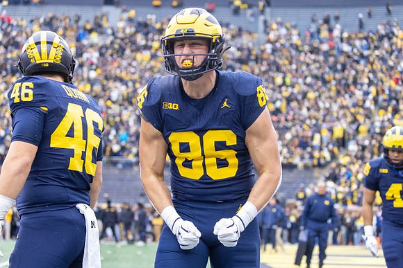 Crandall Quinn (46) and Brady Prieskorn (86)