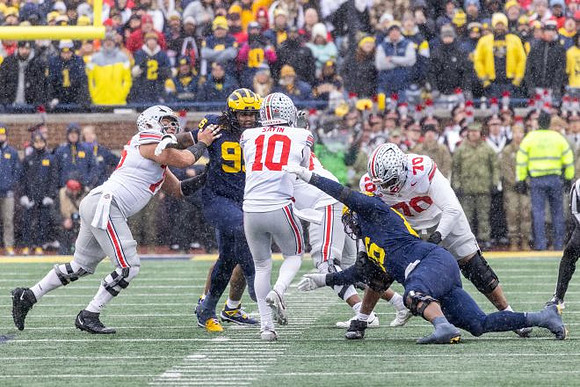 Trey Pierce (95) and Rayshaun Benny (26)