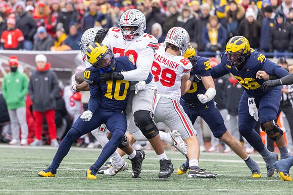 Zeke Berry (10), Jimmy Rolder (30), and Rayshaun Benny (26)