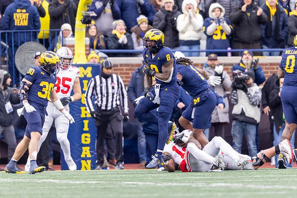 Jimmy Rolder (30), Derrick Moore (8), Jaishawn Barham (1), and Tré Williams (0)