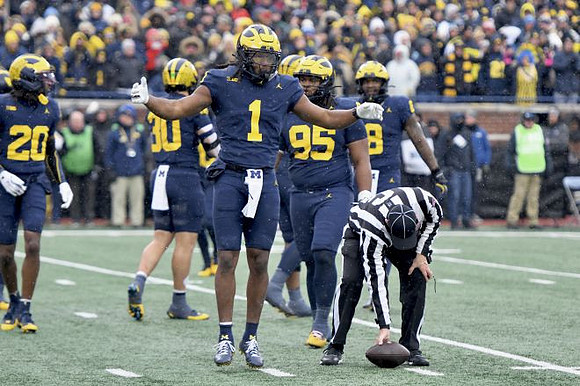 Jyaire Hill (20), Jimmy Rolder (30), Jaishawn Barham (1), Trey Pierce (95), and Derrick Moore (8)