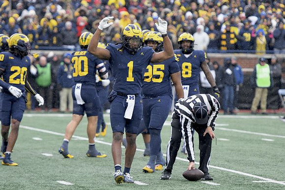 Jyaire Hill (20), Jimmy Rolder (30), Jaishawn Barham (1), Trey Pierce (95), and Derrick Moore (8)