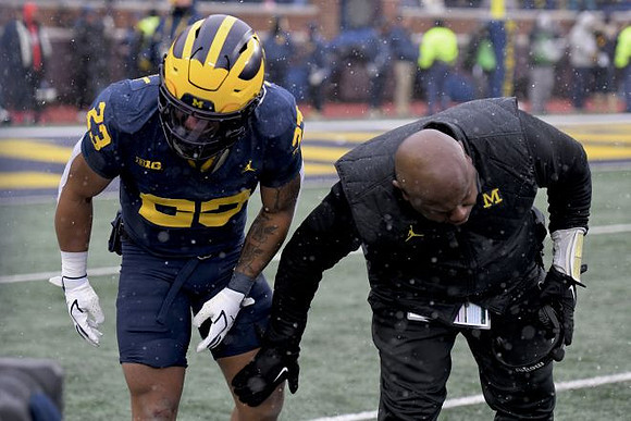 Jordan Marshall (23) and Tony Alford