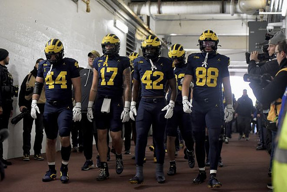 Max Bredeson (44), Marlin Klein (17), Jalen Hoffman (42), and Deakon Tonielli (88)