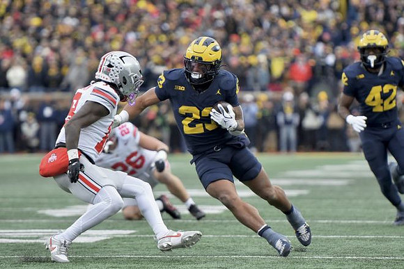 Jordan Marshall (23) and Jalen Hoffman (42)