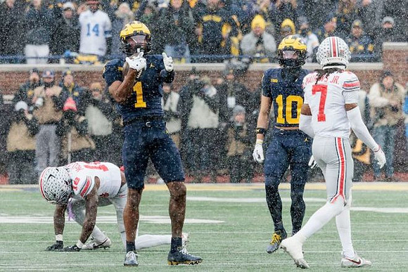 Donaven McCulley (1) and Kendrick Bell (10)