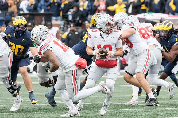 Jimmy Rolder (30) and Jaishawn Barham (1)