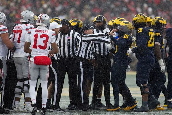 Zeke Berry (10), Rayshaun Benny (26), and Trey Pierce (95)