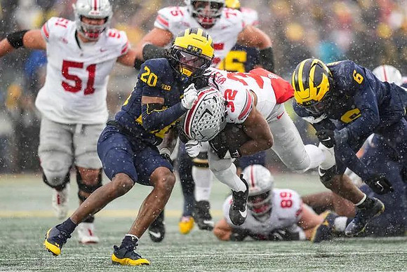 Jyaire Hill (20) and Brandyn Hillman (6)