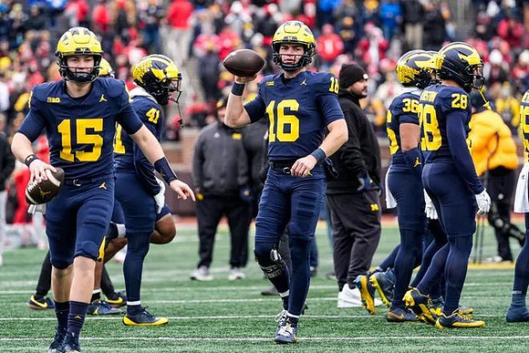 Davis Warren (16) and Michigan Team
