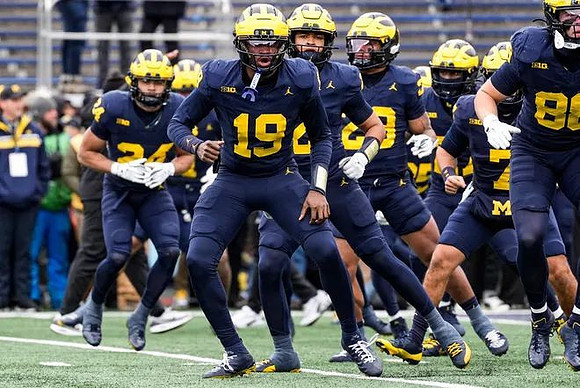 Bryce Underwood (19) and Michigan Team