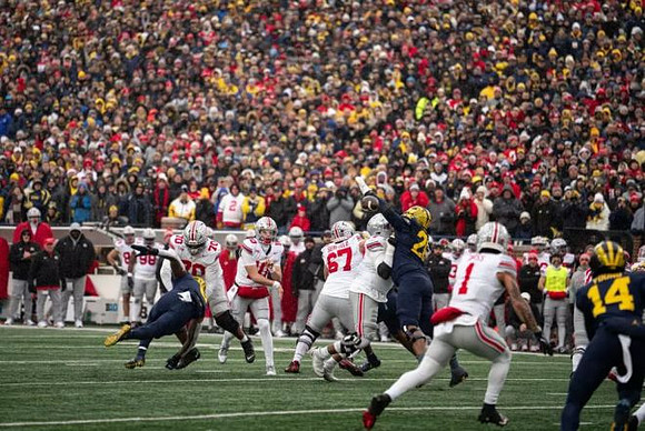 Rayshaun Benny (26) and Jordan Young (14)