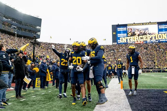 Jayden Sanders (27), Jyaire Hill (20), Rayshaun Benny (26), Cole Sullivan (23), and Jaishawn Barham (1)