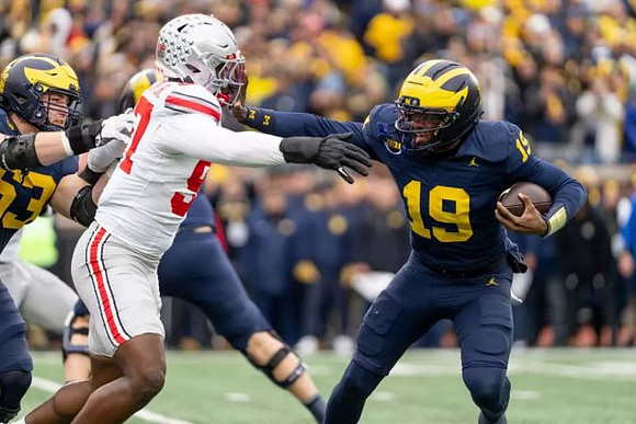 Jake Guarnera (53) and Bryce Underwood (19)