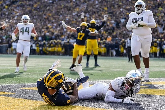 Tyler Morris (8), Marlin Klein (17), and Myles Hinton (78)
