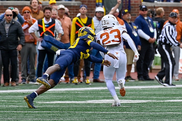 Jyaire Hill (20)