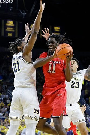 Morez Johnson Jr. (21) and Yaxel Lendeborg (23)