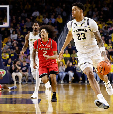 Morez Johnson Jr. (21) and Yaxel Lendeborg (23)