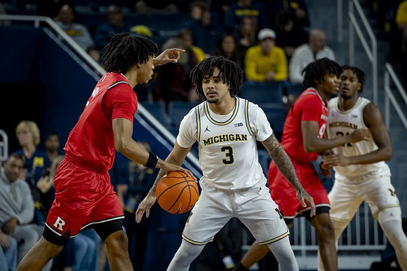 Elliot Cadeau (3) and Morez Johnson Jr. (21)