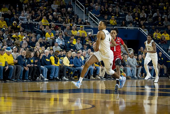 Nimari Burnett (4) and Morez Johnson Jr. (21)