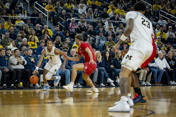 Nimari Burnett (4) and Yaxel Lendeborg (23)